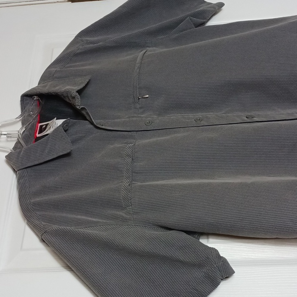 The North Face Short Sleeve Button Up Lightweight Zipper Pocket Outdoor Size L